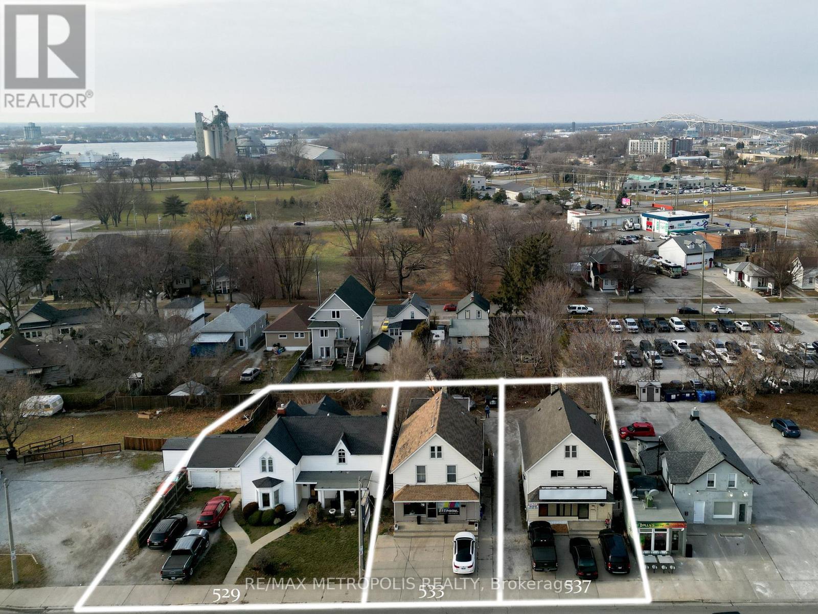 529, 533, 537 Christina Street N, Sarnia, Ontario  N7T 5W5 - Photo 3 - X12154607