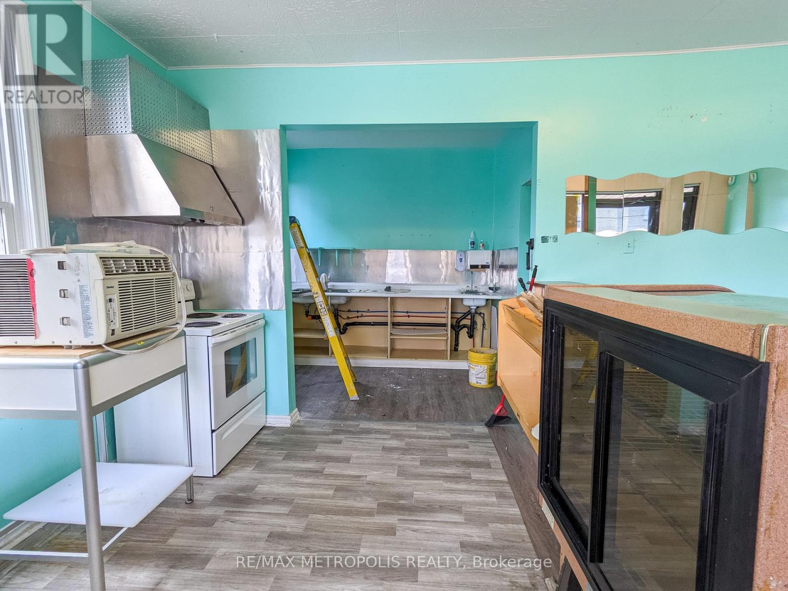 529, 533, 537 Christina Street N, Sarnia, Ontario  N7T 5W5 - Photo 32 - X12154607