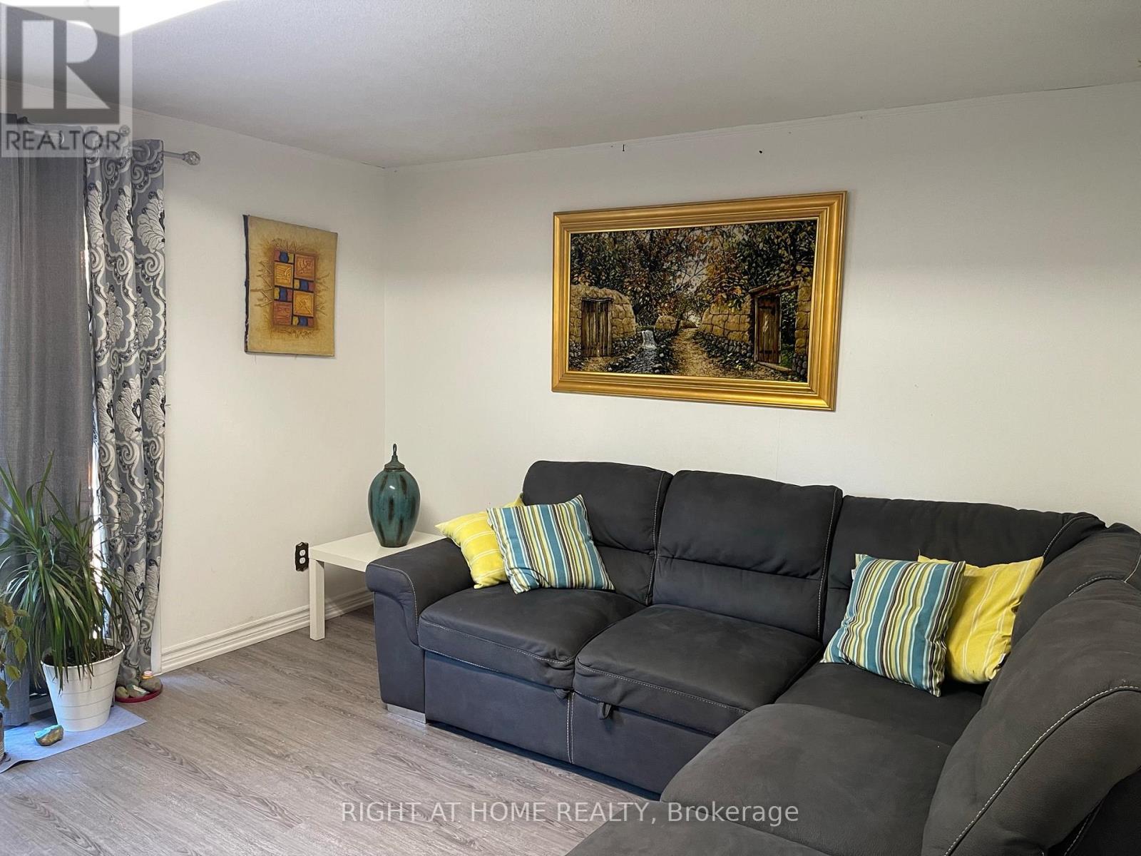 72 Underhill Crescent, Kitchener, Ontario  N2A 2S8 - Photo 14 - X12154608