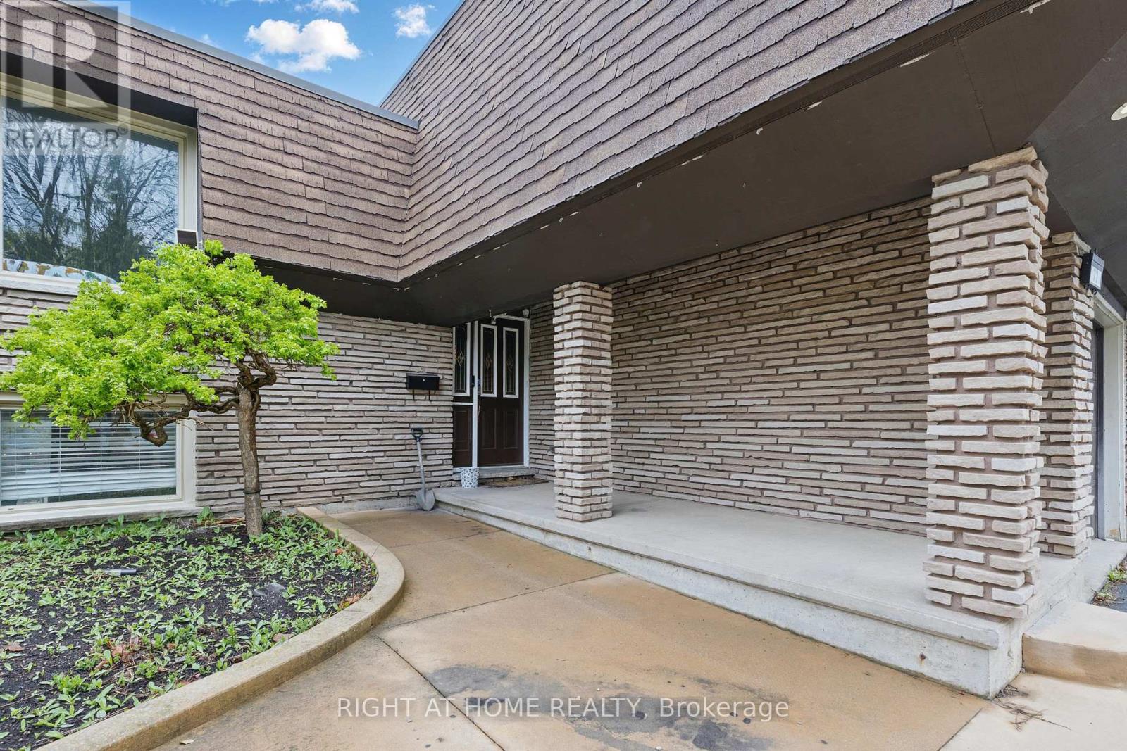72 Underhill Crescent, Kitchener, Ontario  N2A 2S8 - Photo 3 - X12154608