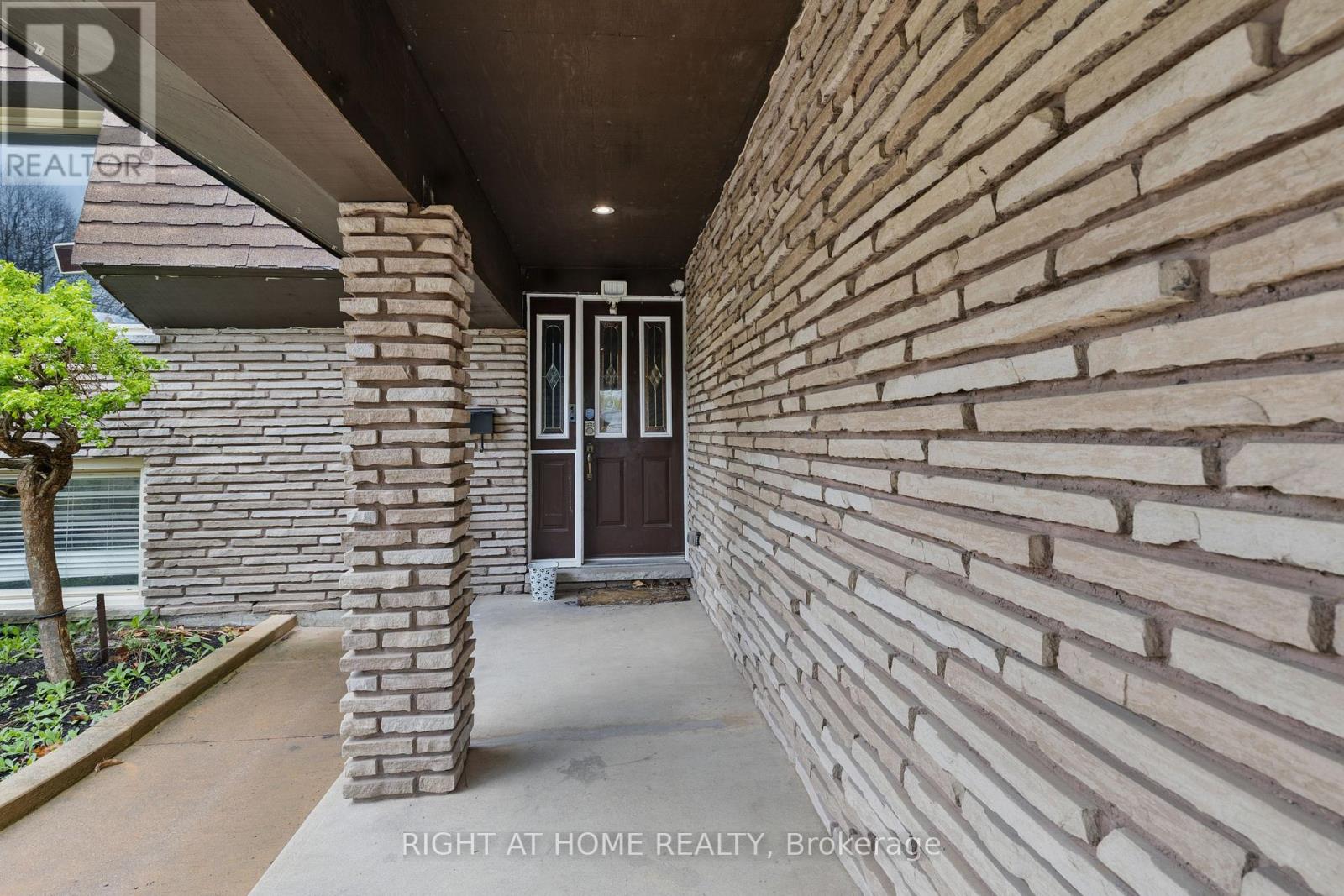 72 Underhill Crescent, Kitchener, Ontario  N2A 2S8 - Photo 4 - X12154608
