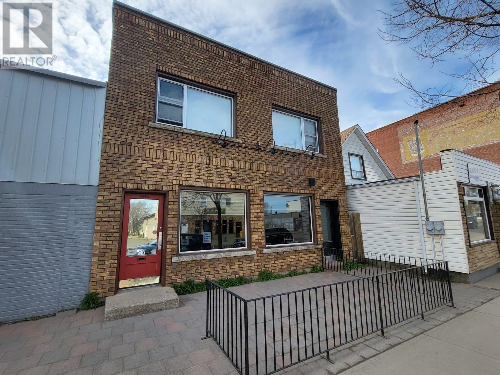 Property at 194 ALGOMA ST S image 3