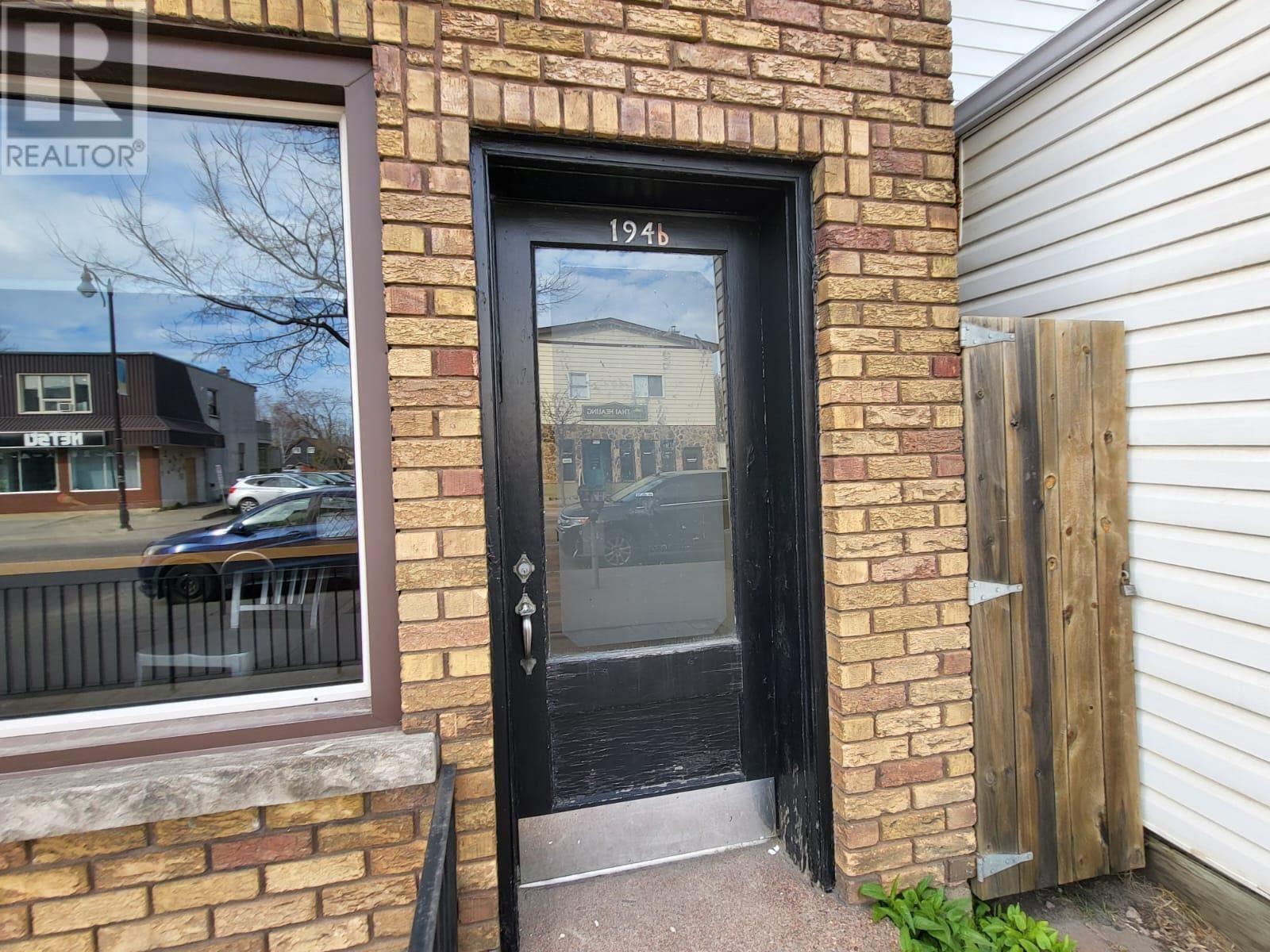 Property at 194 ALGOMA ST S image 5