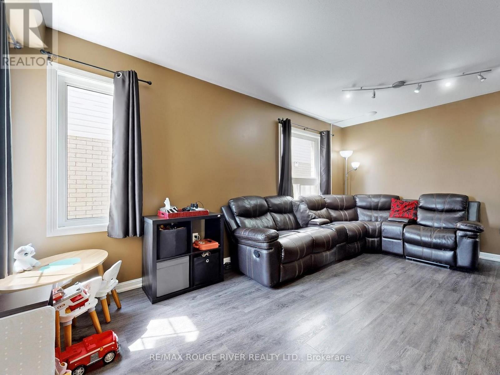 Property at 112 SCOTTSDALE DRIVE image 5