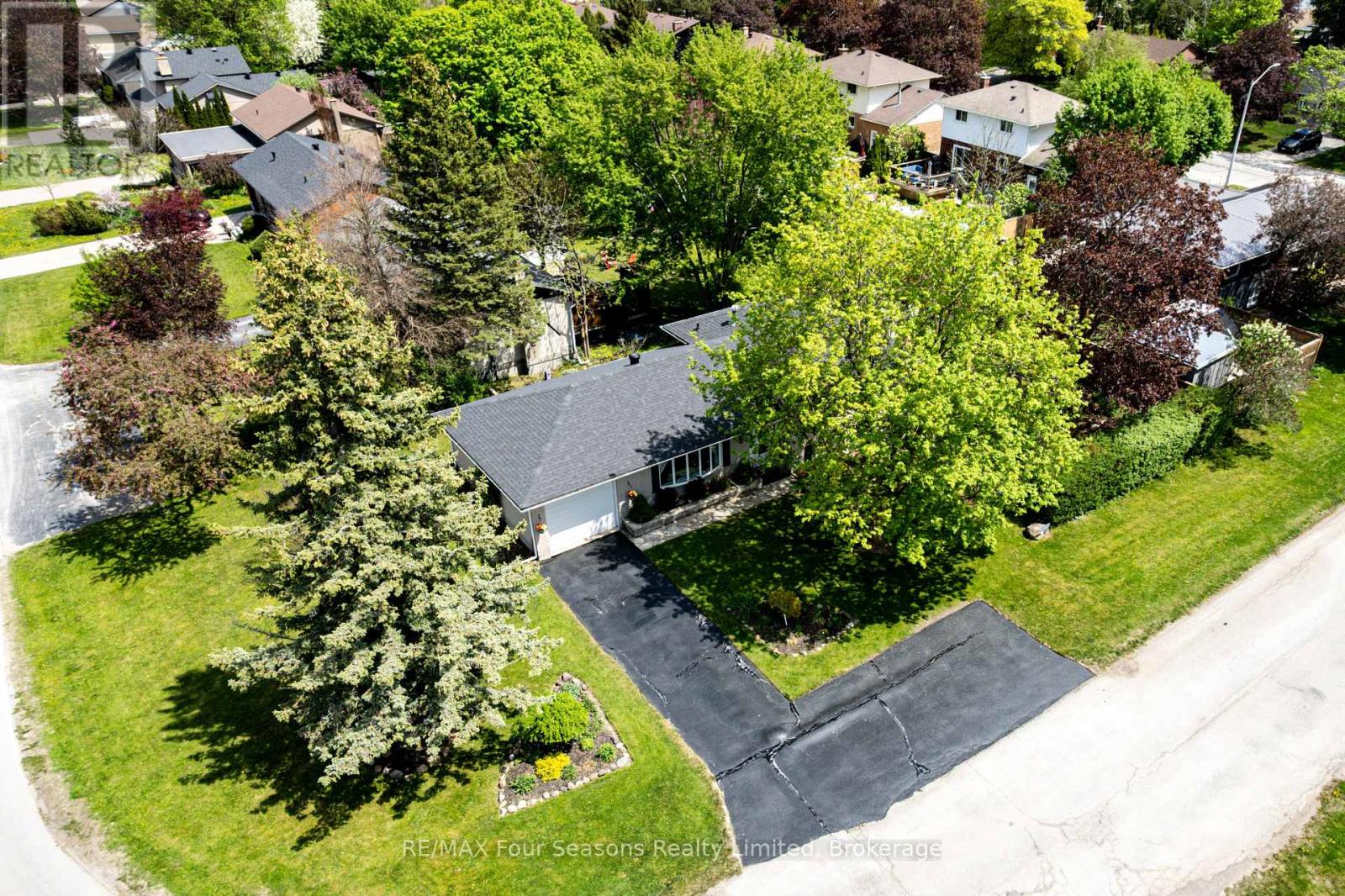 2 Bryan Drive, Collingwood, Ontario  L9Y 2K7 - Photo 2 - S12154662