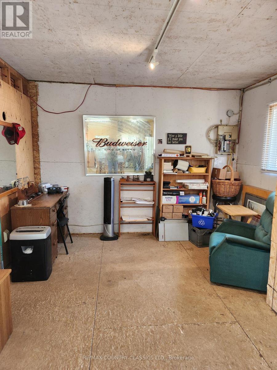 2910 Weslemkoon Lake Road, Tudor & Cashel, Ontario  K0L 1W0 - Photo 11 - X12148524