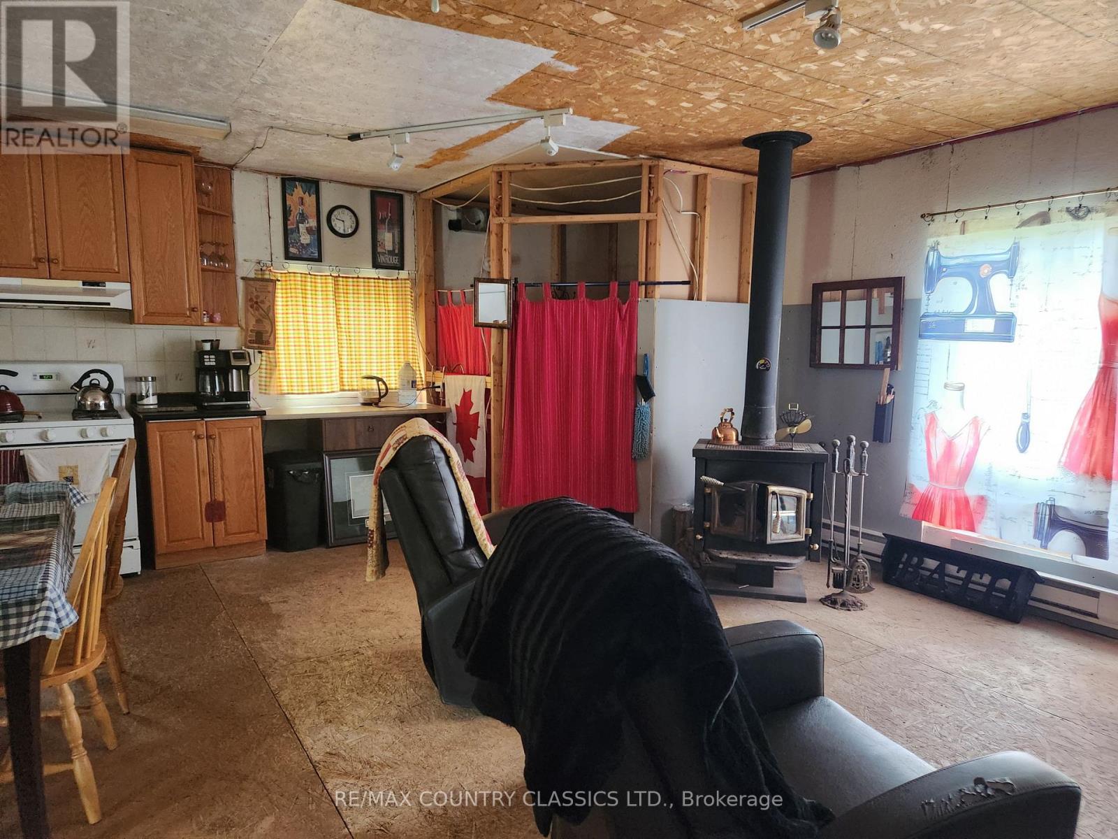 2910 Weslemkoon Lake Road, Tudor & Cashel, Ontario  K0L 1W0 - Photo 7 - X12148524