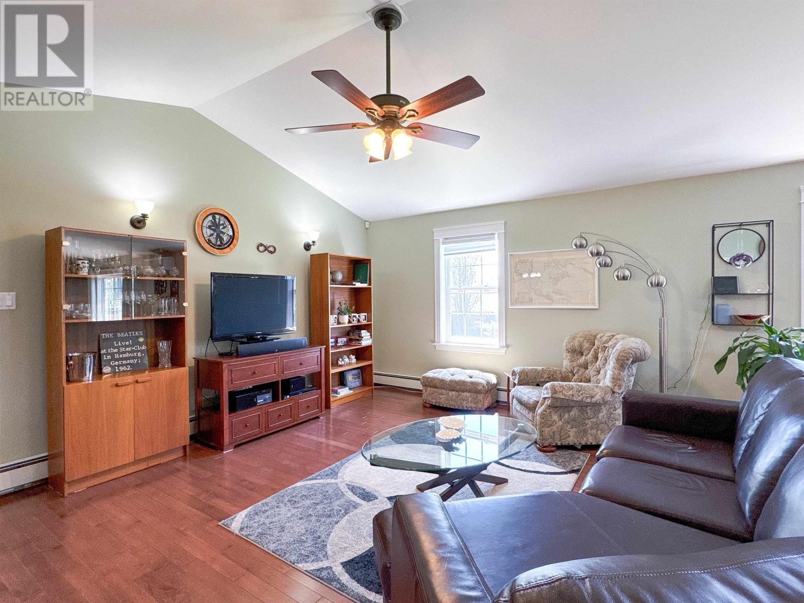 Property at 29 Newsons Court image 5