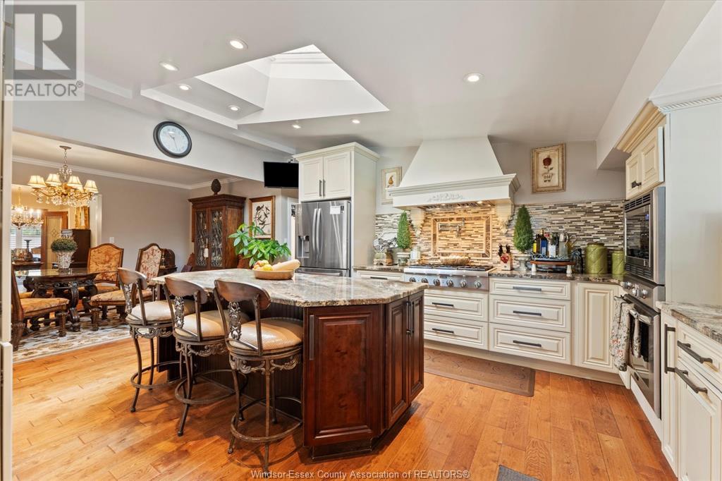 Property at 165 SIMCOE STREET image 5