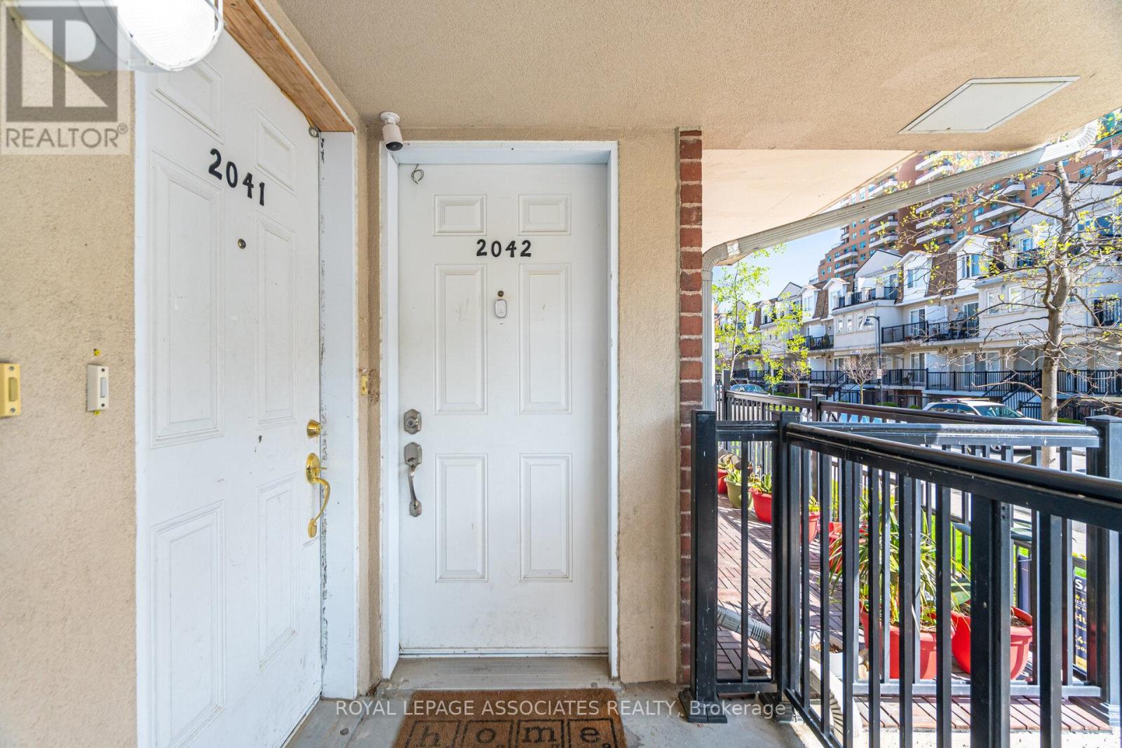 2042 - 3043 Finch Avenue W, Toronto, Ontario  M9M 0A4 - Photo 3 - W12150894