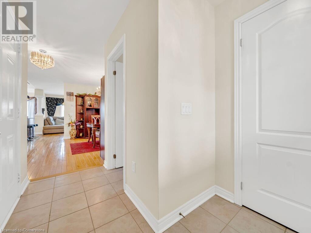Property at 561 BALDWIN Crescent image 3