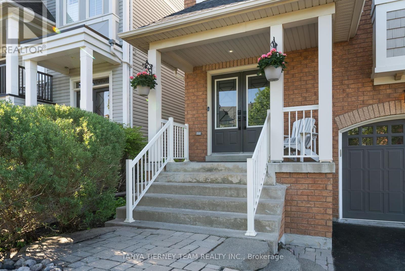 21 Eastgate Circle, Whitby, Ontario  L1M 2N3 - Photo 4 - E12154682