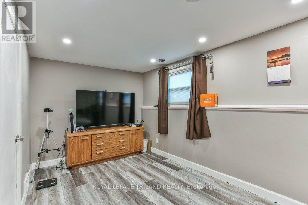 4 Maxwell Crescent, London North (North H), Ontario  N5X 1Z1 - Photo 18 - X12154815