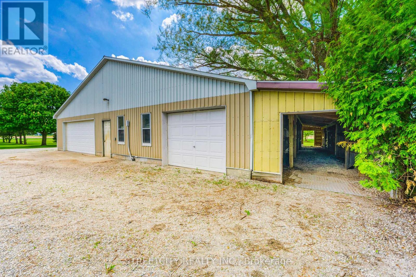 5458 Douglas Line, Plympton-Wyoming, Ontario  N0N 1J0 - Photo 12 - X12154876