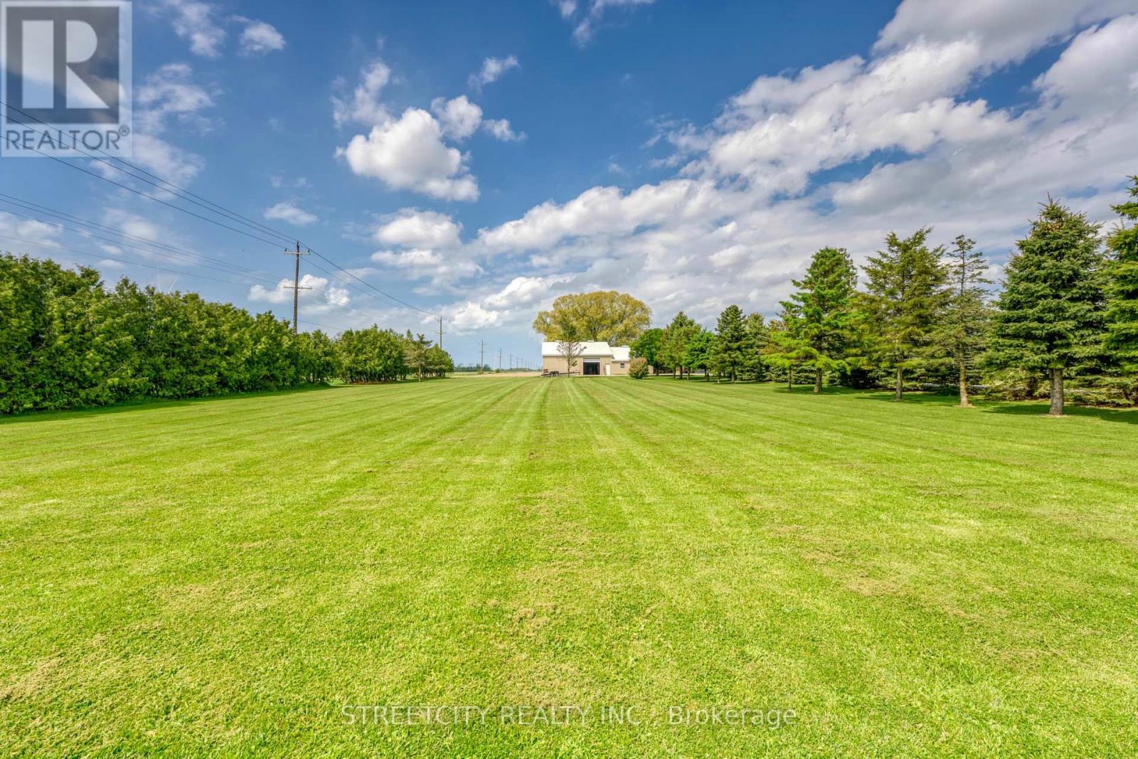 5458 Douglas Line, Plympton-Wyoming, Ontario  N0N 1J0 - Photo 5 - X12154876