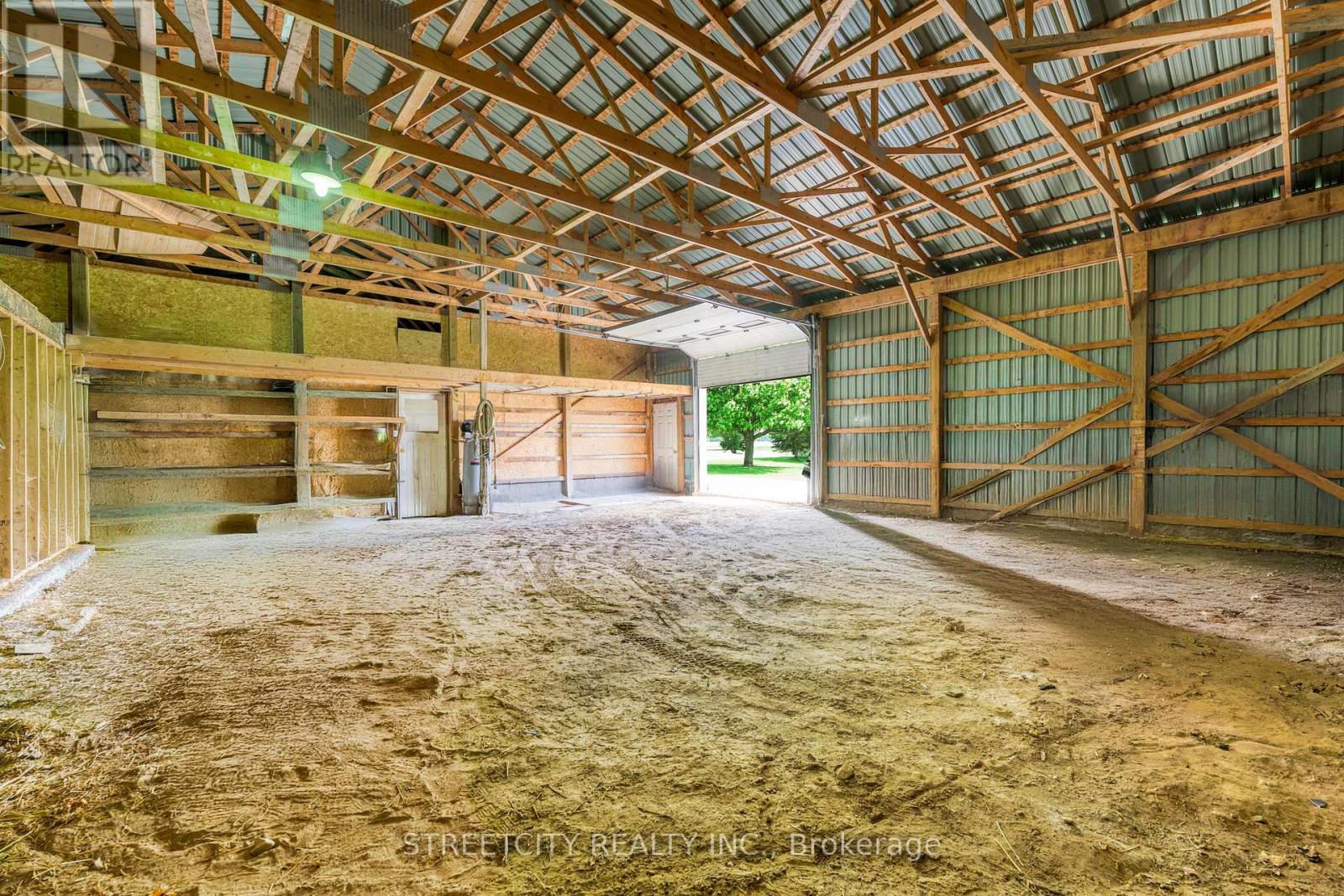 5458 Douglas Line, Plympton-Wyoming, Ontario  N0N 1J0 - Photo 9 - X12154876