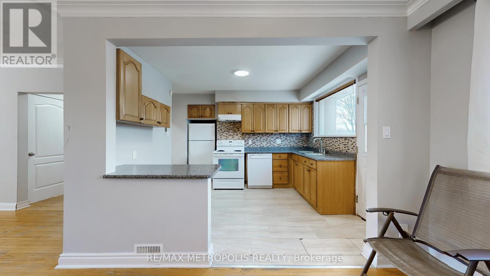 Main - 16 Perivale Crescent, Toronto, Ontario  M1J 2C1 - Photo 10 - E12065091