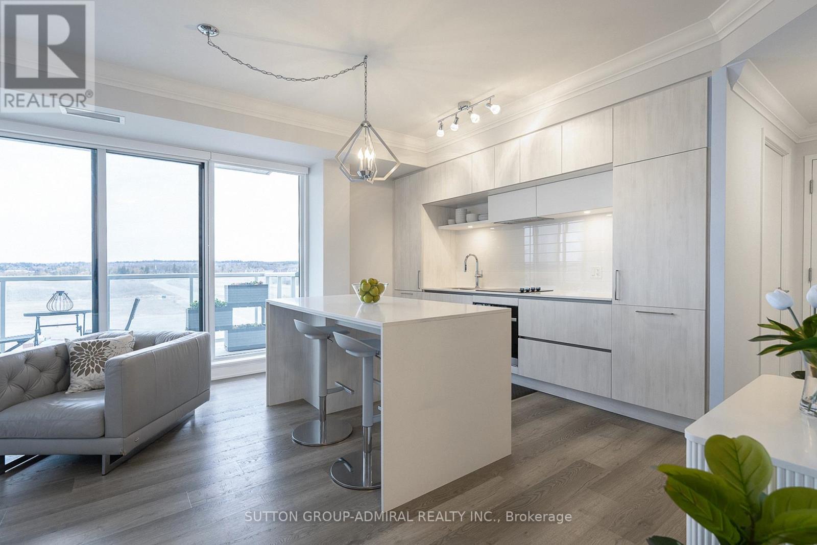 502 - 6 David Eyer Road, Richmond Hill, Ontario  L4S 0N5 - Photo 4 - N12149879