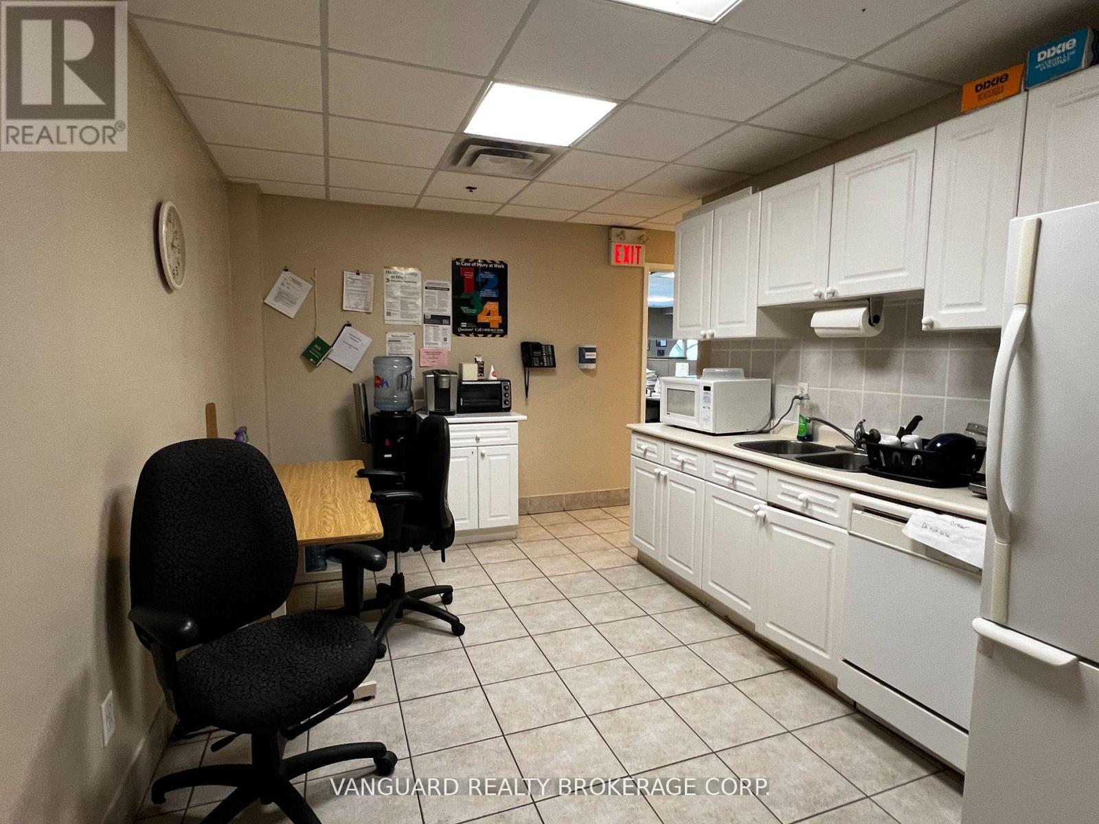 59 Romina Drive, Vaughan (Concord), Ontario  L4K 4E4 - Photo 4 - N12154685