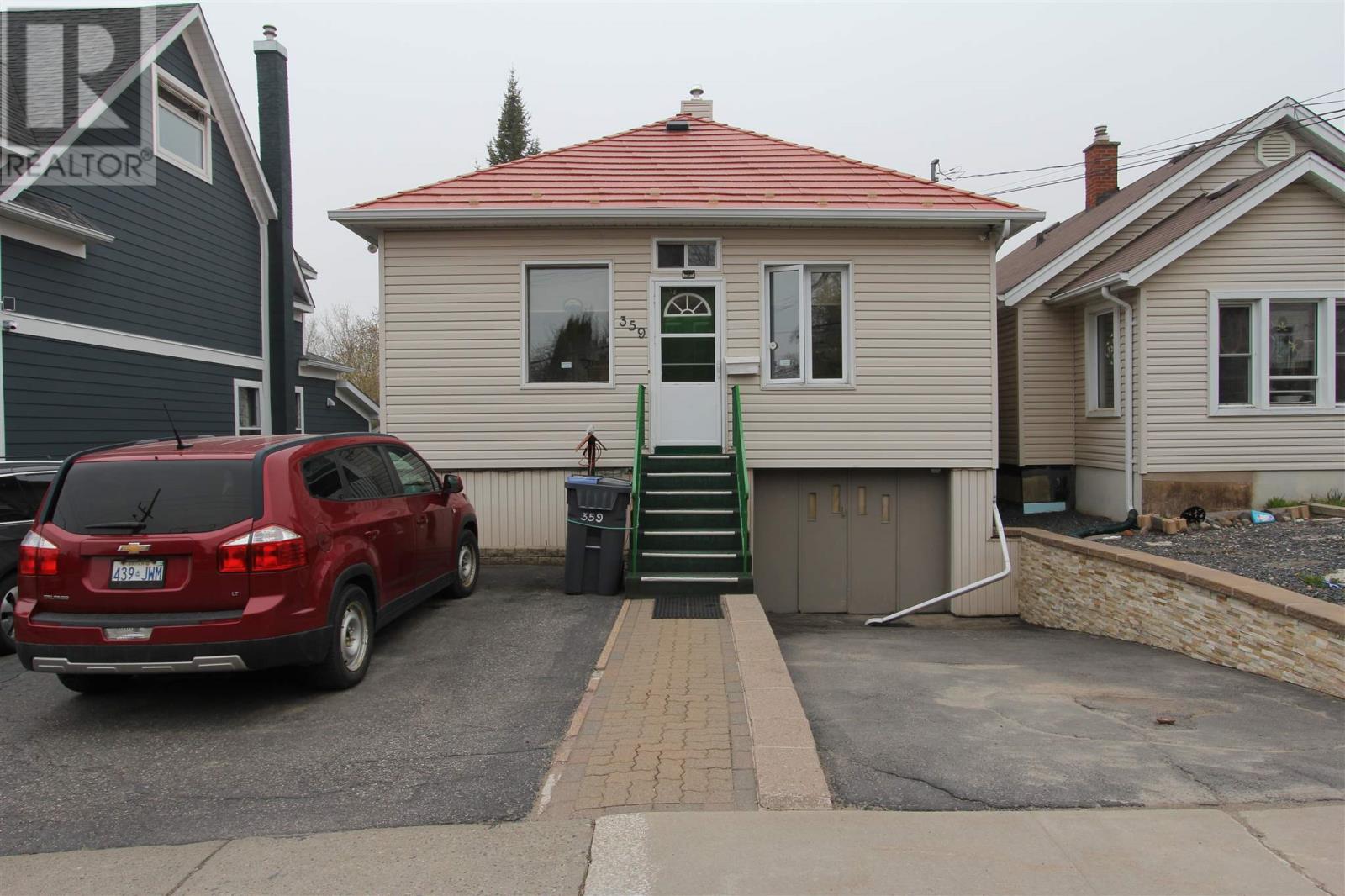 Property at 359 Dufferin ST image 1