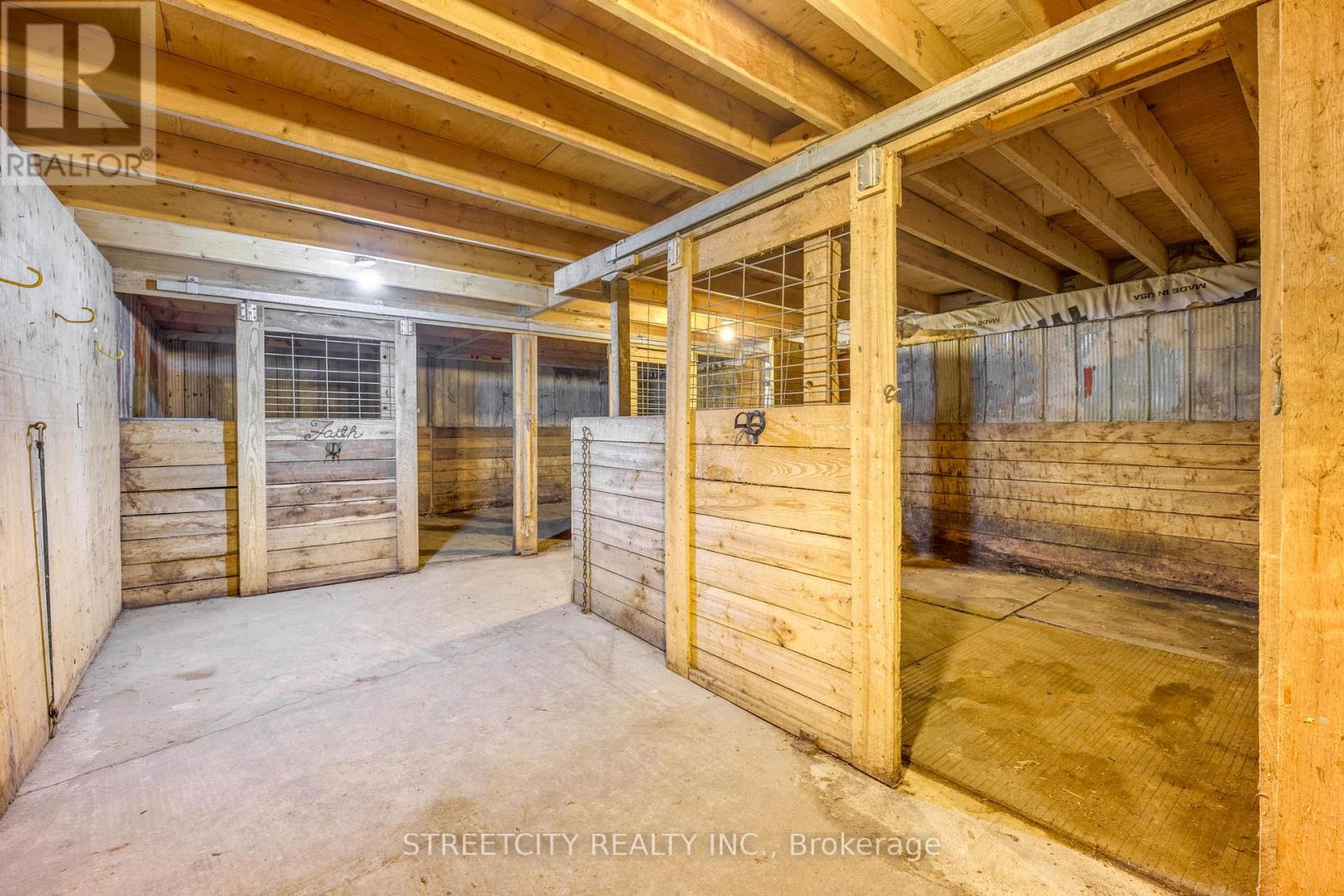 5458 Douglas Line, Plympton-Wyoming (Plympton Wyoming), Ontario  N0N 1J0 - Photo 14 - X12154876