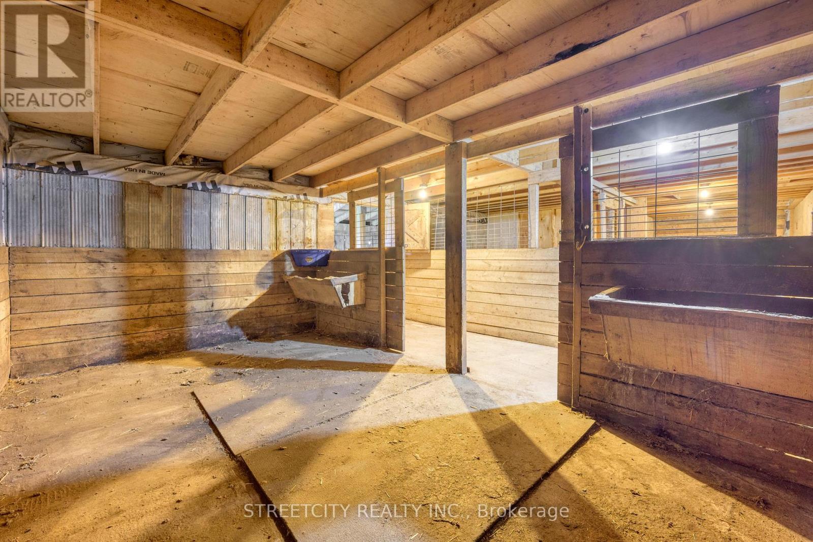 5458 Douglas Line, Plympton-Wyoming, Ontario  N0N 1J0 - Photo 15 - X12154876