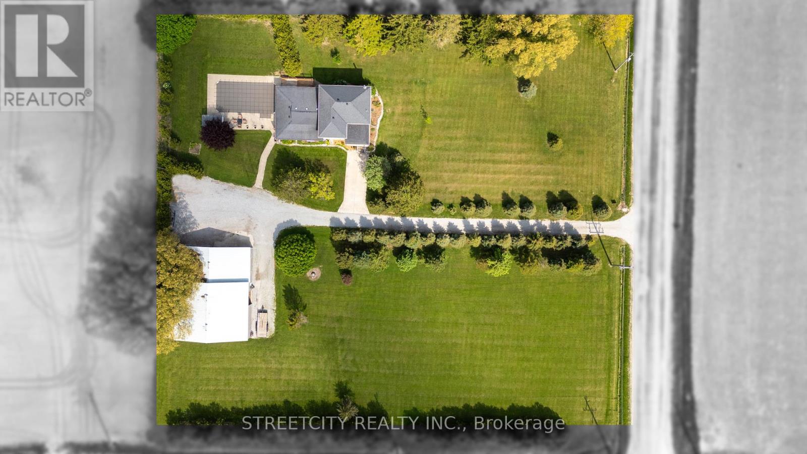 5458 Douglas Line, Plympton-Wyoming, Ontario  N0N 1J0 - Photo 16 - X12154876