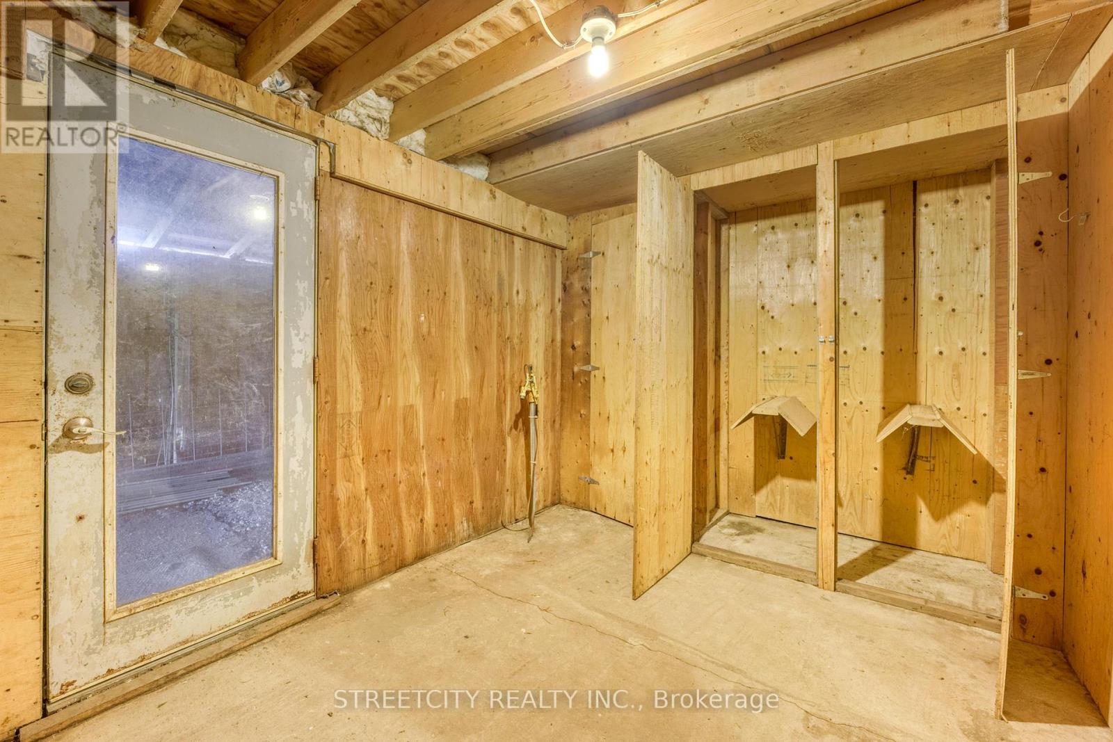 5458 Douglas Line, Plympton-Wyoming, Ontario  N0N 1J0 - Photo 13 - X12154876