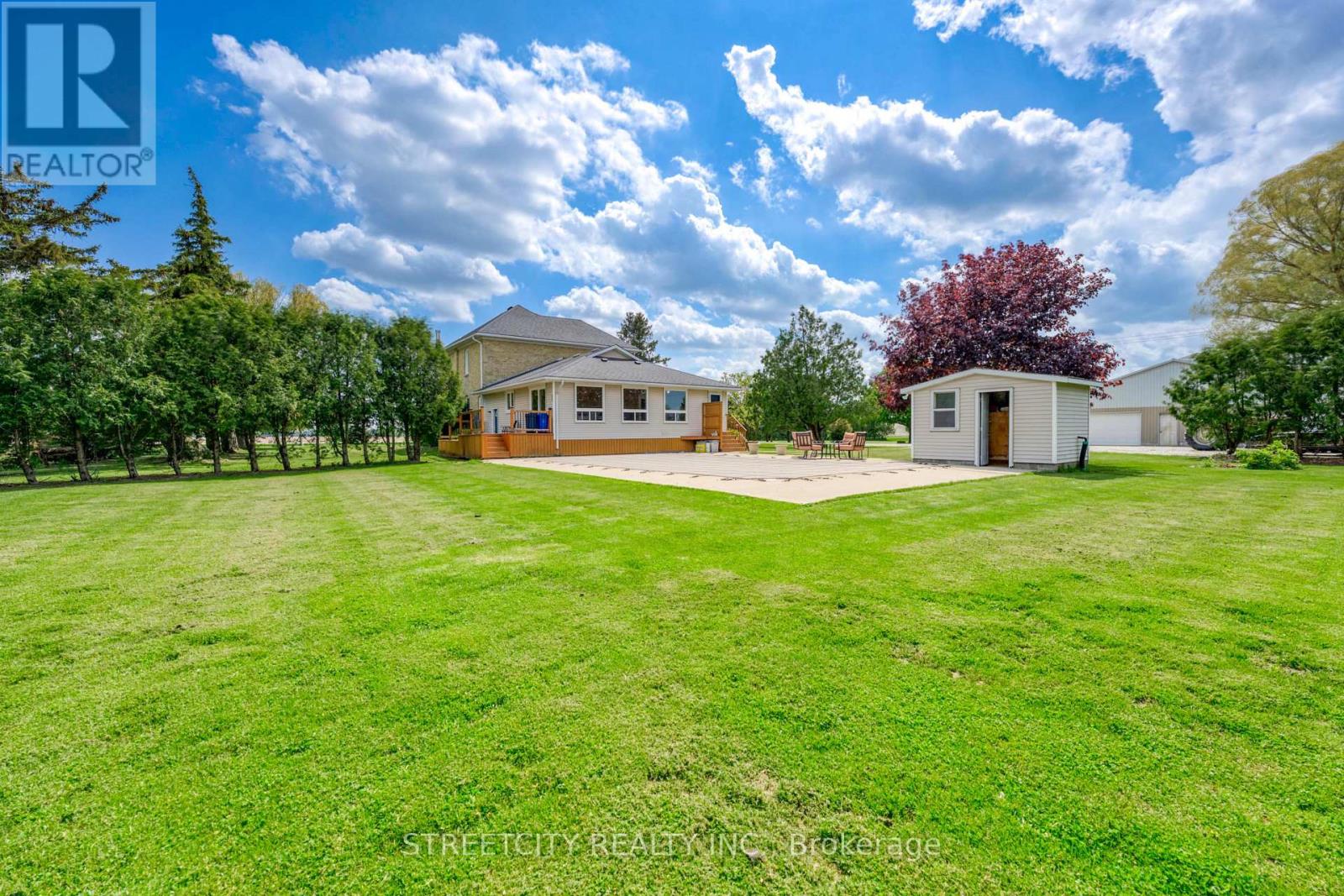 5458 Douglas Line, Plympton-Wyoming, Ontario  N0N 1J0 - Photo 18 - X12154876