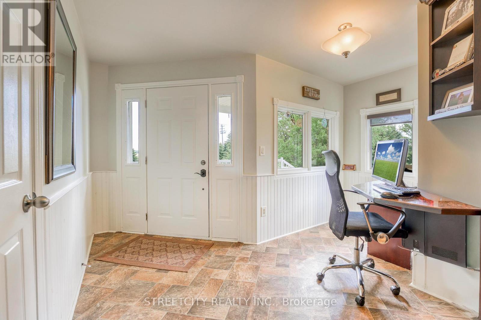 5458 Douglas Line, Plympton-Wyoming, Ontario  N0N 1J0 - Photo 25 - X12154876