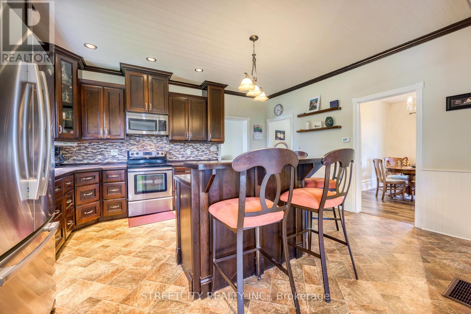 5458 Douglas Line, Plympton-Wyoming, Ontario  N0N 1J0 - Photo 27 - X12154876