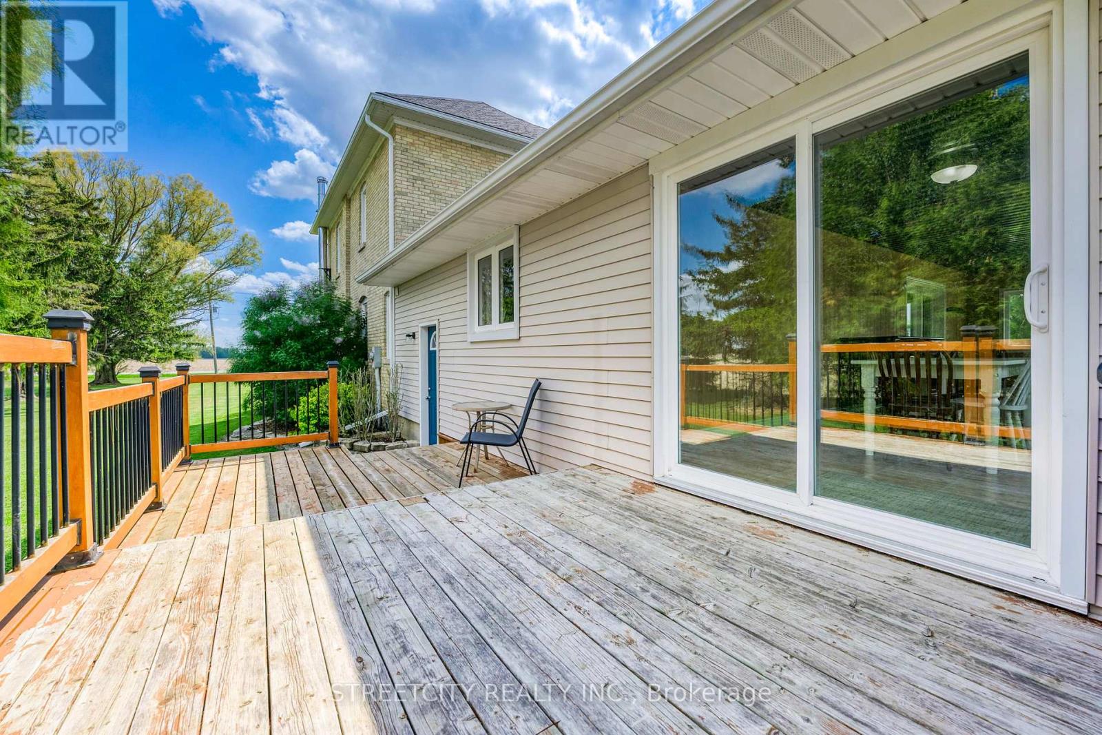 5458 Douglas Line, Plympton-Wyoming, Ontario  N0N 1J0 - Photo 22 - X12154876