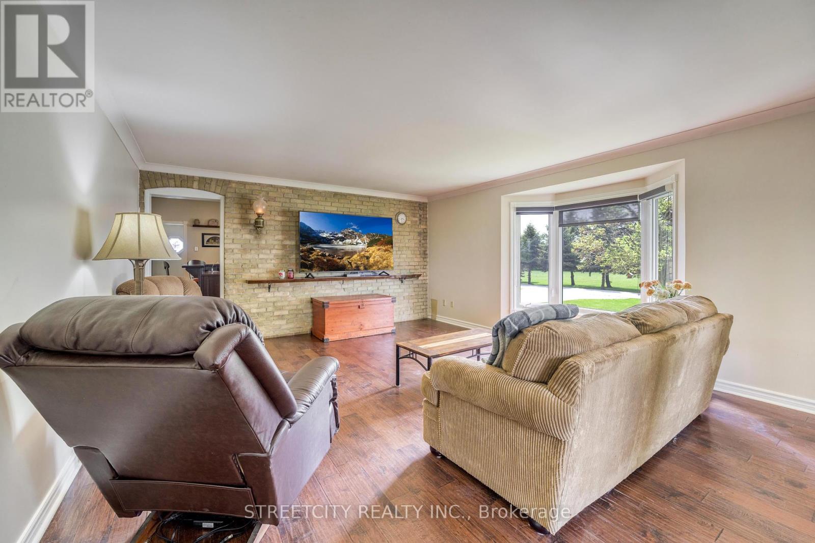 5458 Douglas Line, Plympton-Wyoming, Ontario  N0N 1J0 - Photo 37 - X12154876