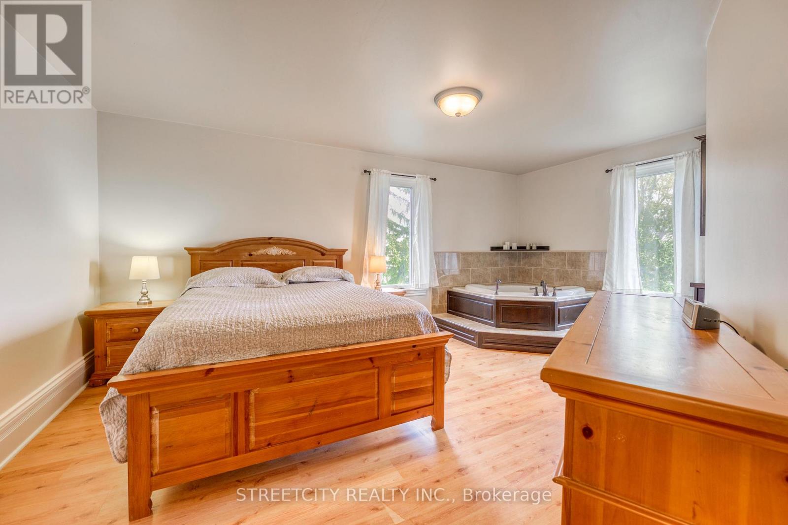 5458 Douglas Line, Plympton-Wyoming (Plympton Wyoming), Ontario  N0N 1J0 - Photo 43 - X12154876