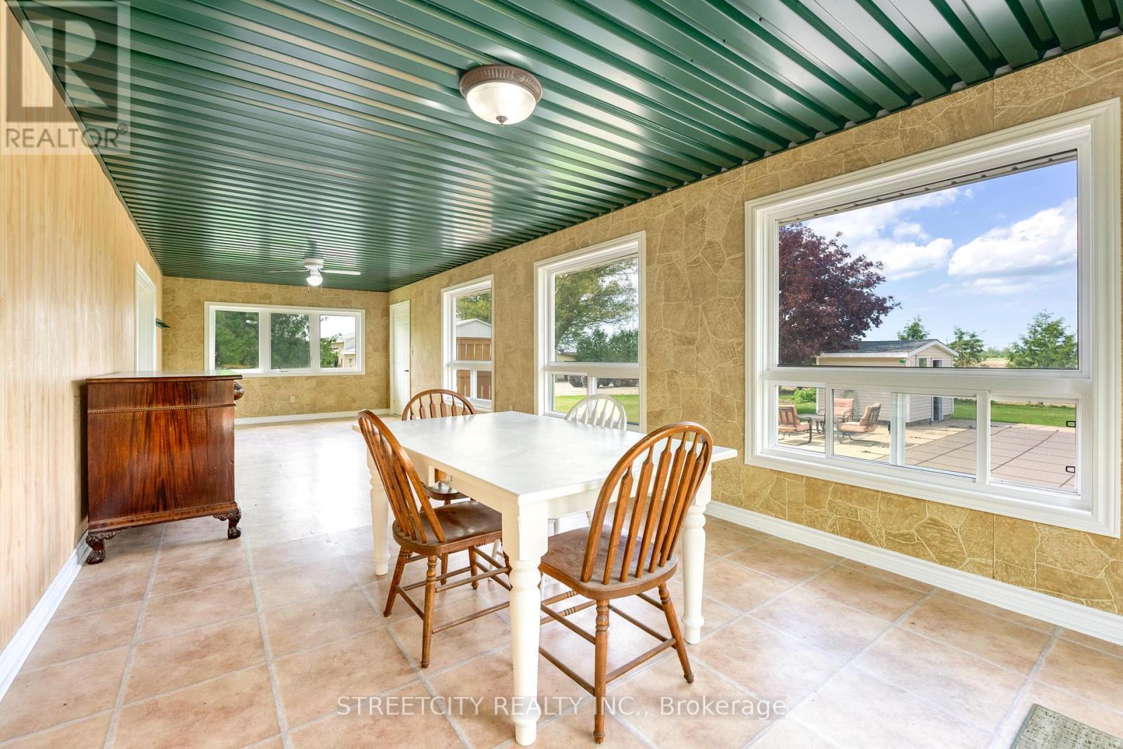 5458 Douglas Line, Plympton-Wyoming, Ontario  N0N 1J0 - Photo 36 - X12154876