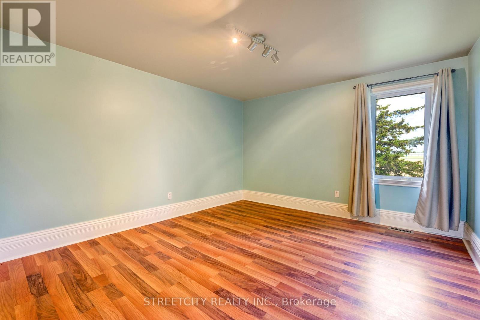 5458 Douglas Line, Plympton-Wyoming (Plympton Wyoming), Ontario  N0N 1J0 - Photo 47 - X12154876