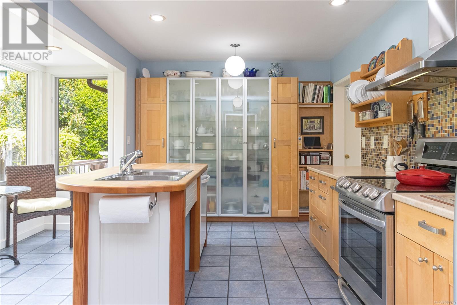 2195 Ferndale Rd, Saanich, British Columbia  V8N 2Z2 - Photo 20 - 999979