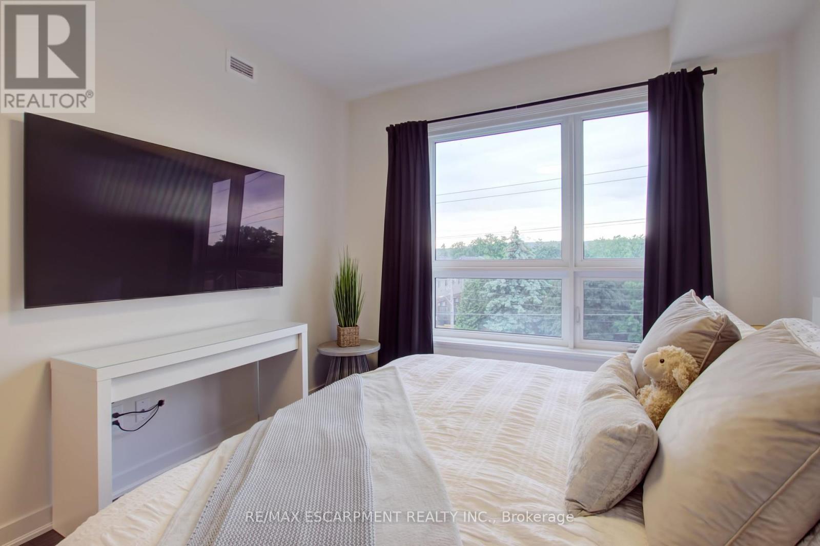 414 - 320 Plains Road E, Burlington, Ontario  L7T 0C1 - Photo 15 - W12154695