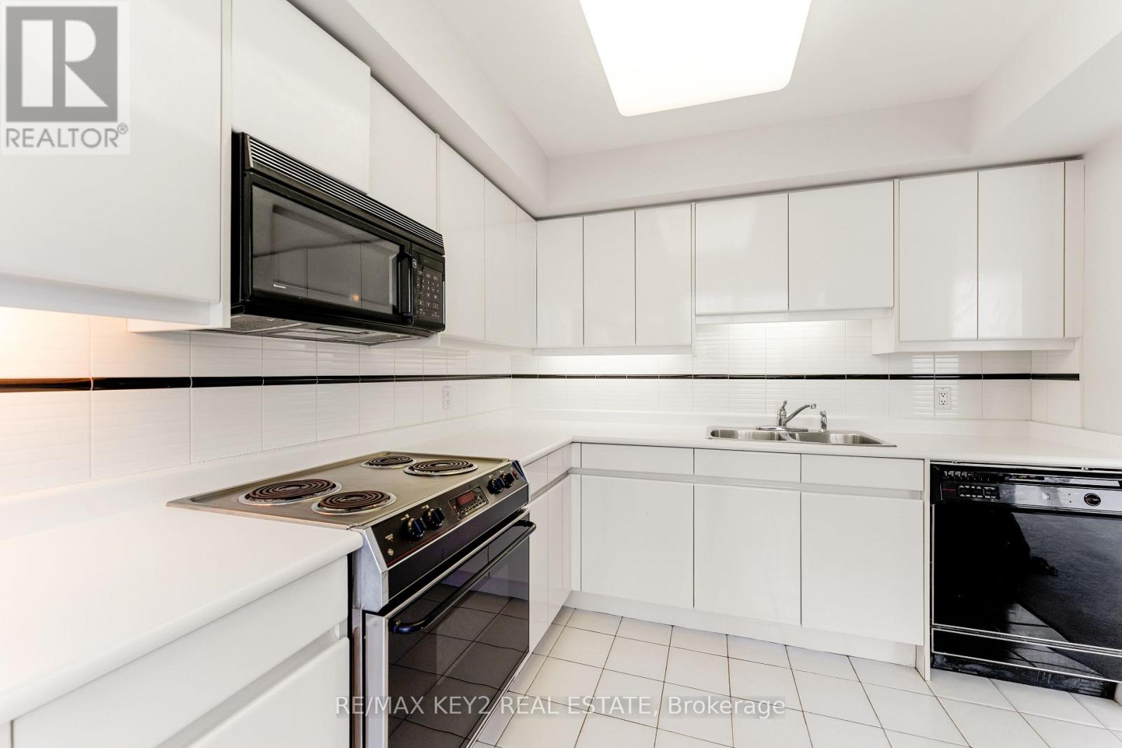 3704 - 1 Palace Pier Court, Toronto, Ontario  M8V 3W9 - Photo 2 - W12154714