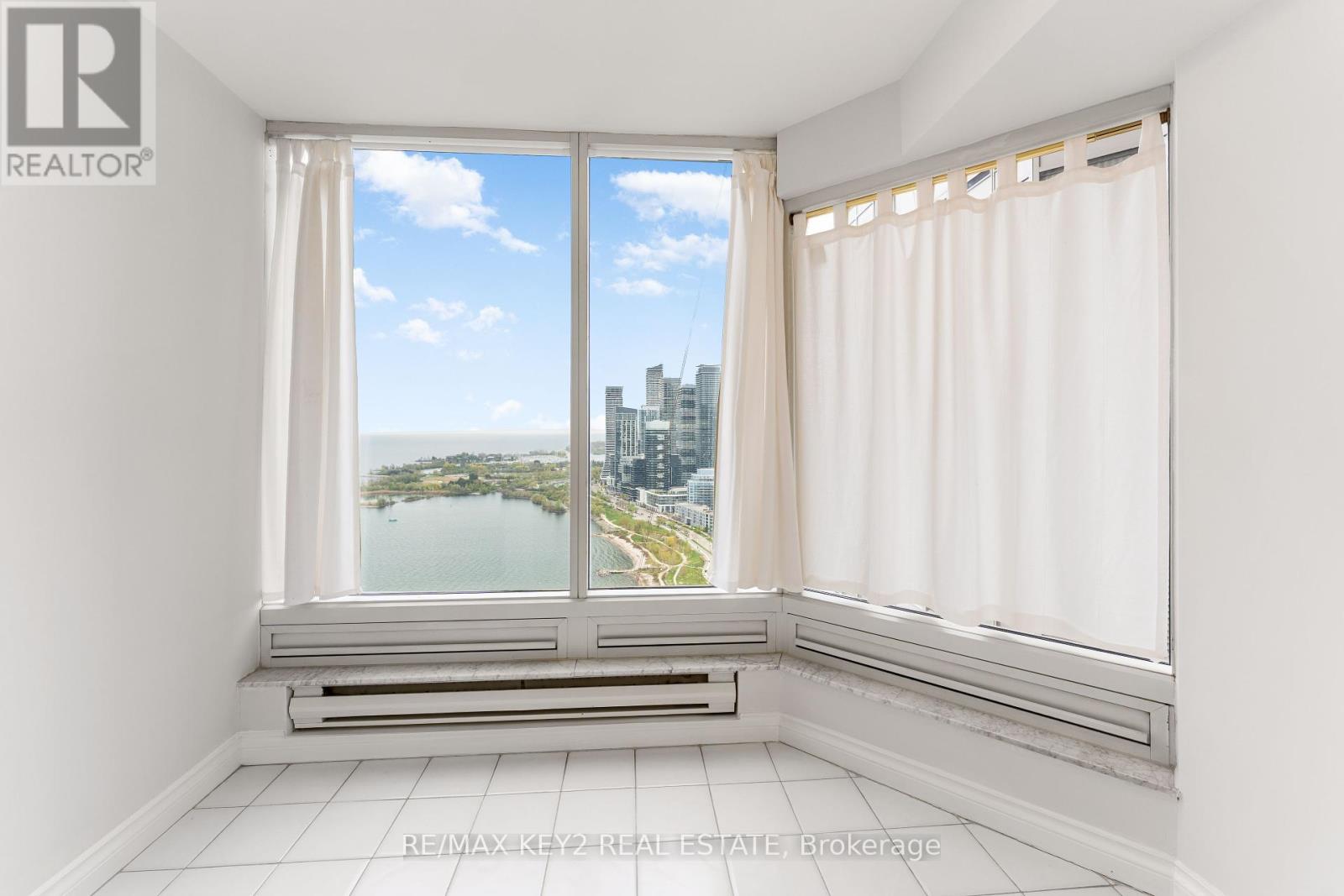 3704 - 1 Palace Pier Court, Toronto, Ontario  M8V 3W9 - Photo 6 - W12154714