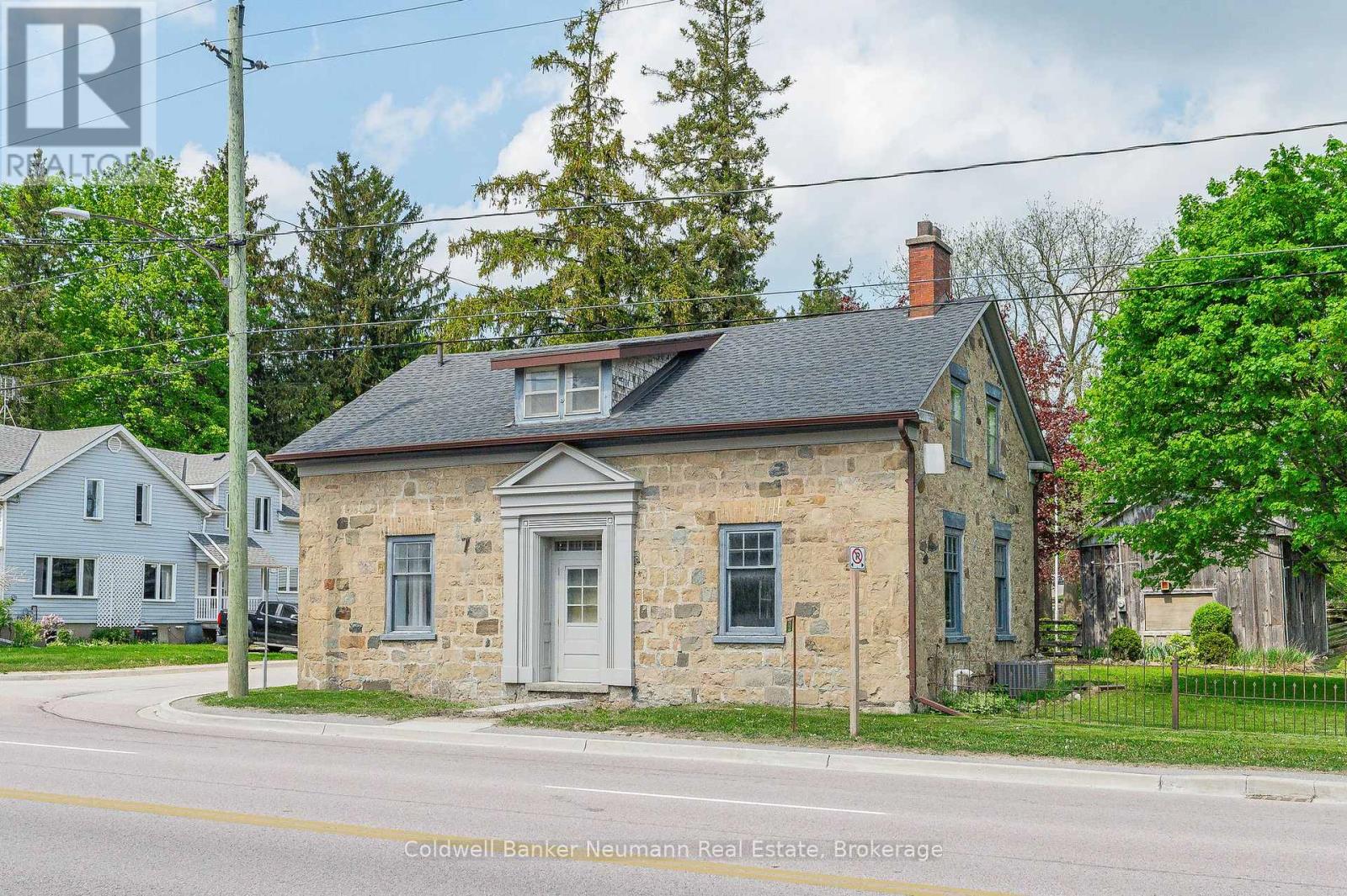 52 BROCK ROAD S, Puslinch, Ontario