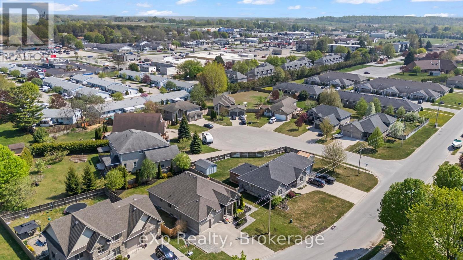337 Ray Street, Saugeen Shores, Ontario  N0H 2C1 - Photo 5 - X12154795