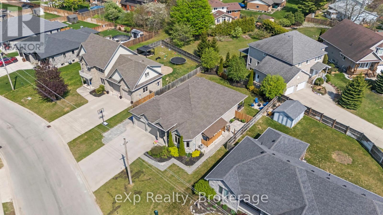 337 Ray Street, Saugeen Shores, Ontario  N0H 2C1 - Photo 7 - X12154795