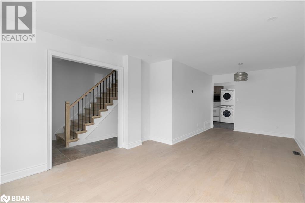 49 Daphne Crescent Unit# Upper, Barrie, Ontario  L4M 2Y7 - Photo 3 - 40729492