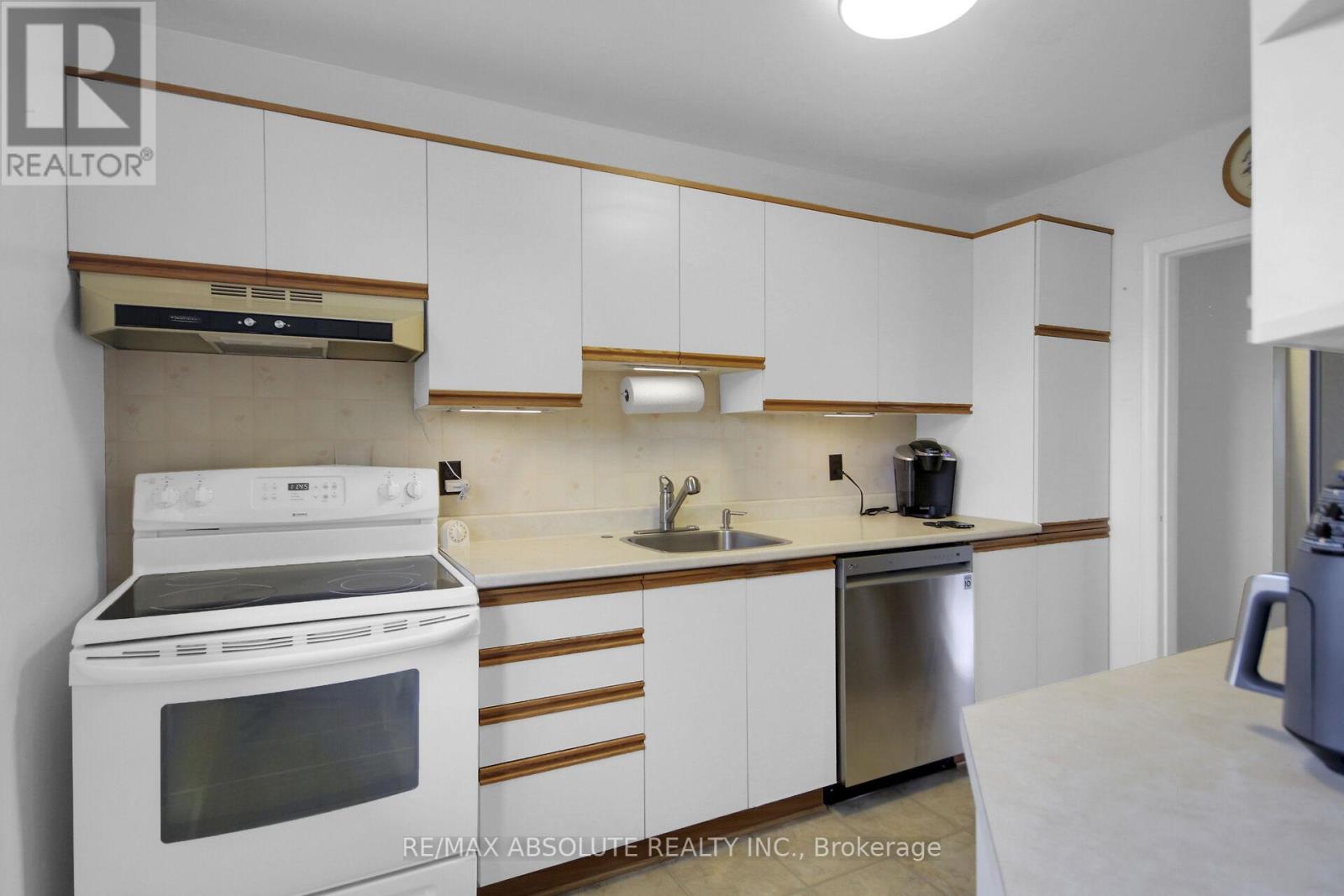 1929 Queensdale Avenue, Ottawa, Ontario  K1T 1J9 - Photo 15 - X12154780