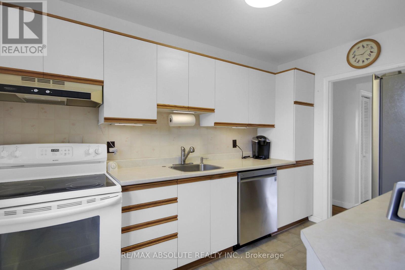 1929 Queensdale Avenue, Ottawa, Ontario  K1T 1J9 - Photo 16 - X12154780