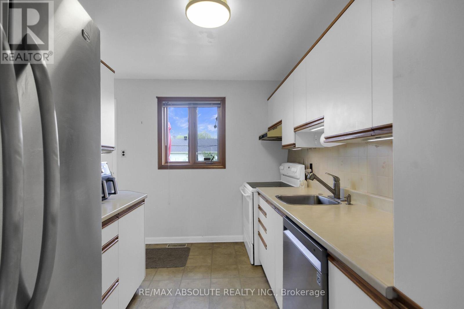 1929 Queensdale Avenue, Ottawa, Ontario  K1T 1J9 - Photo 18 - X12154780