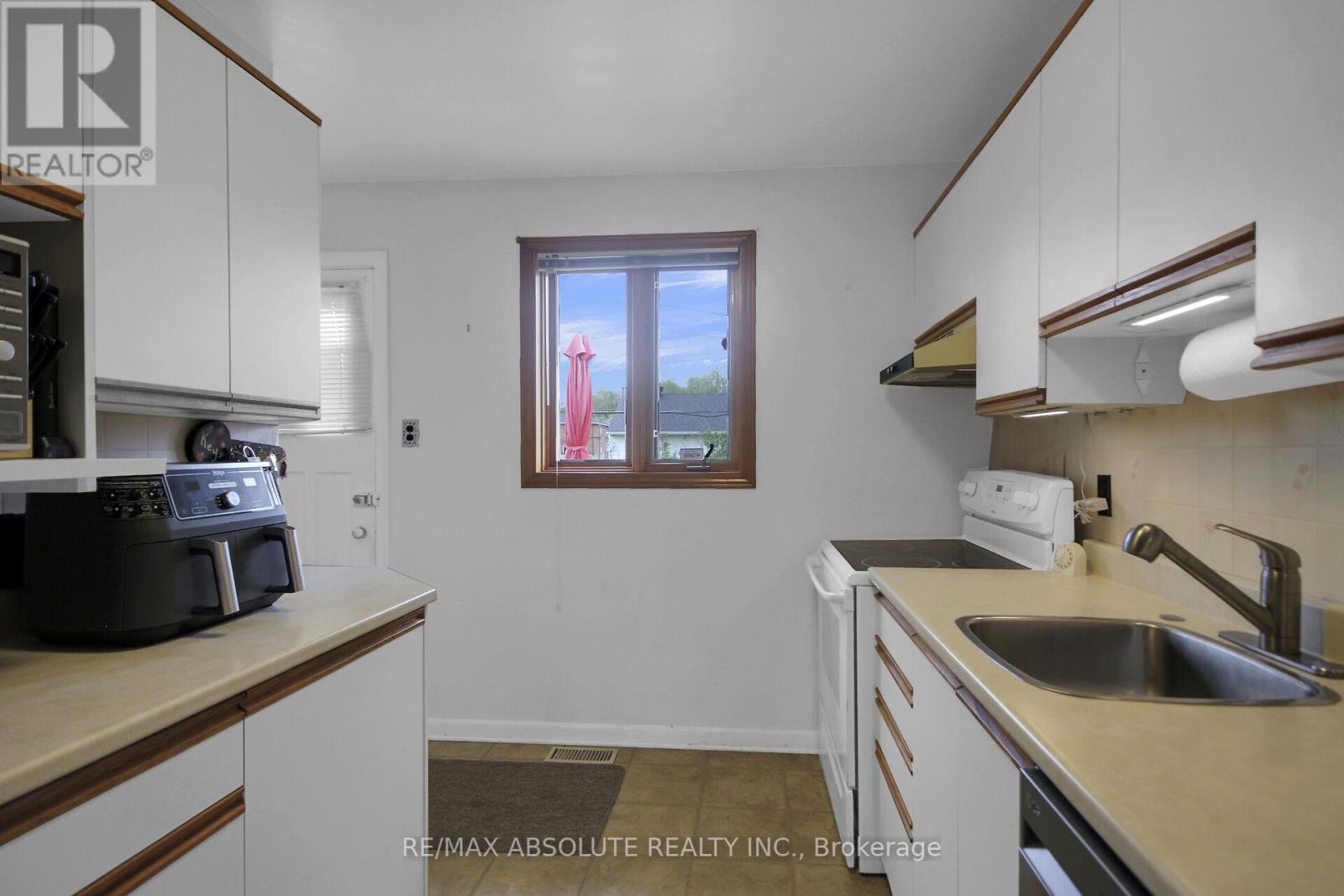 1929 Queensdale Avenue, Ottawa, Ontario  K1T 1J9 - Photo 19 - X12154780