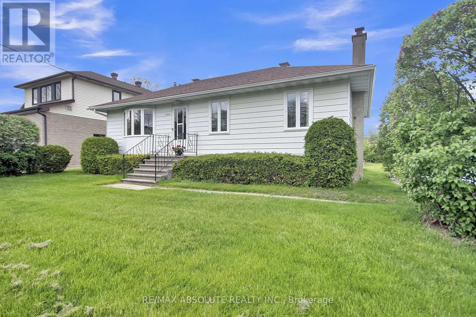 1929 Queensdale Avenue, Ottawa, Ontario  K1T 1J9 - Photo 30 - X12154780