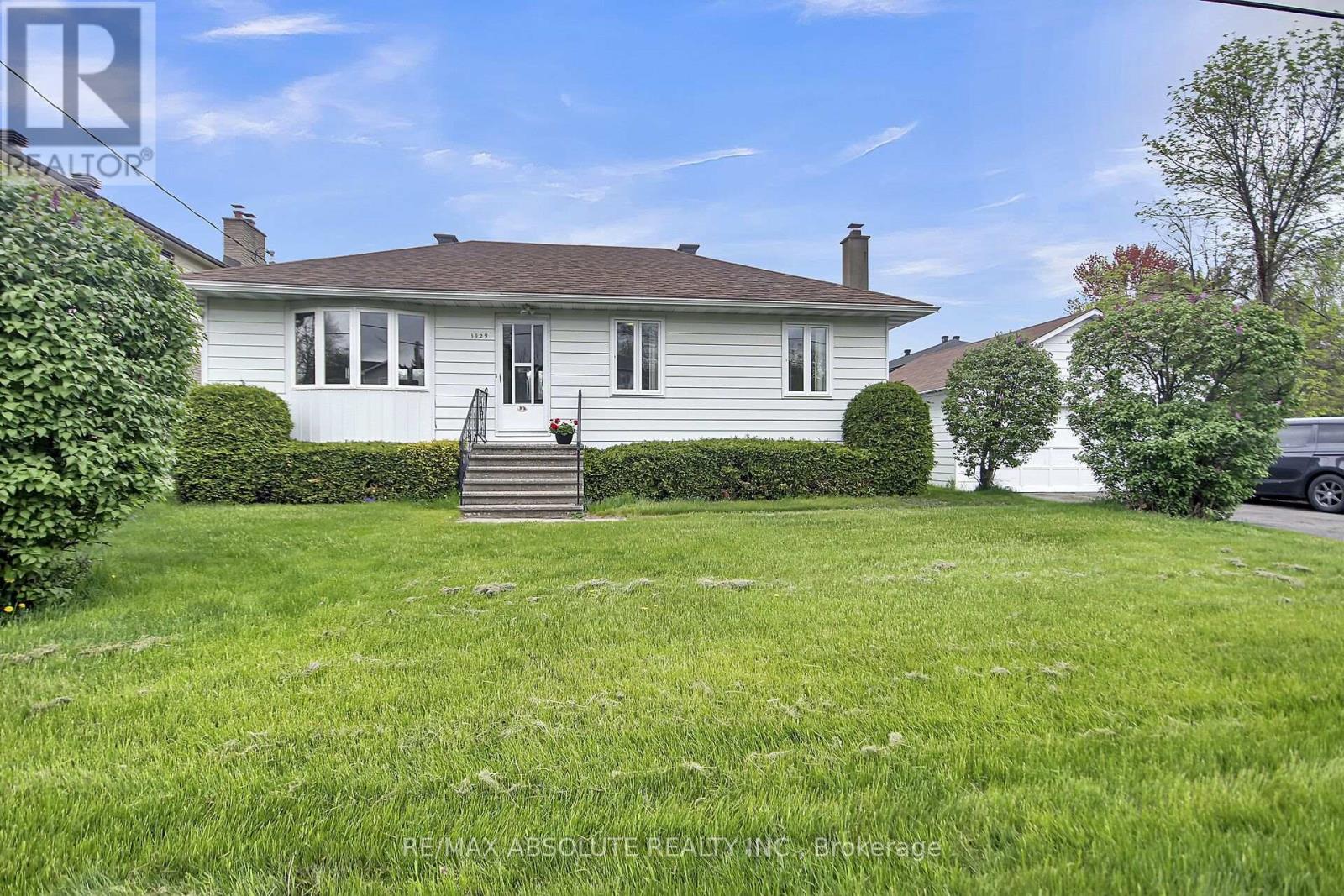 1929 Queensdale Avenue, Ottawa, Ontario  K1T 1J9 - Photo 31 - X12154780